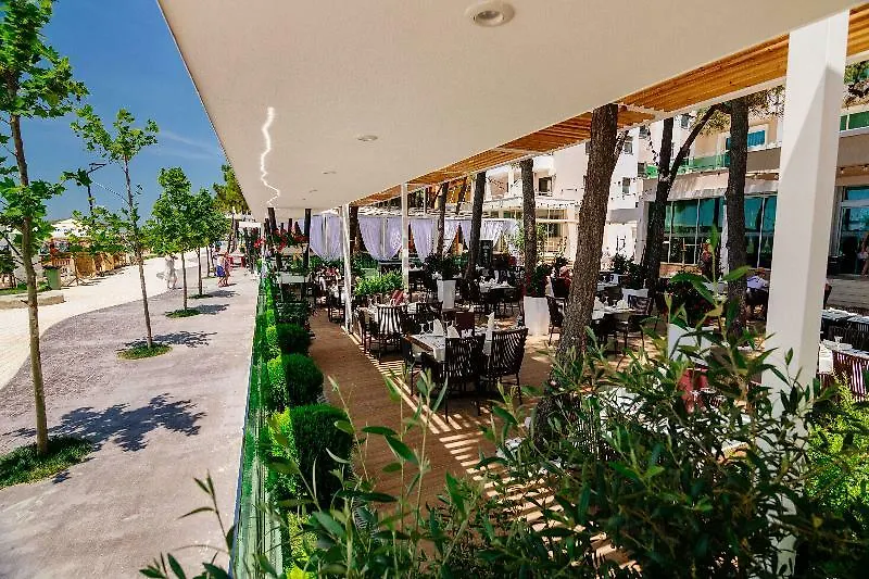 Akileda Hotel Kryemëdhej 3*,